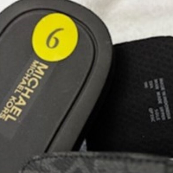 Michael Kors 'Wade" slides in signature logo MK print NWT Size 9 - Picture 6 of 9